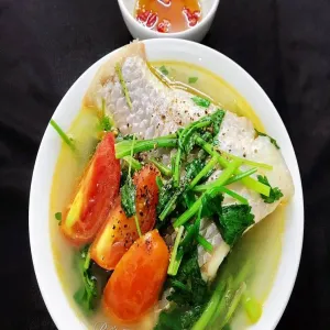cá diêu hồng kho ngót (cà chua, rau cần)