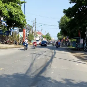 BÁN NHÀ 1 TRỆT 1 LẦU MẶT TIỀN ĐƯỜNG LỚN 40M ĐOẠN CMT8 QUA VÕ VĂN KIỆT