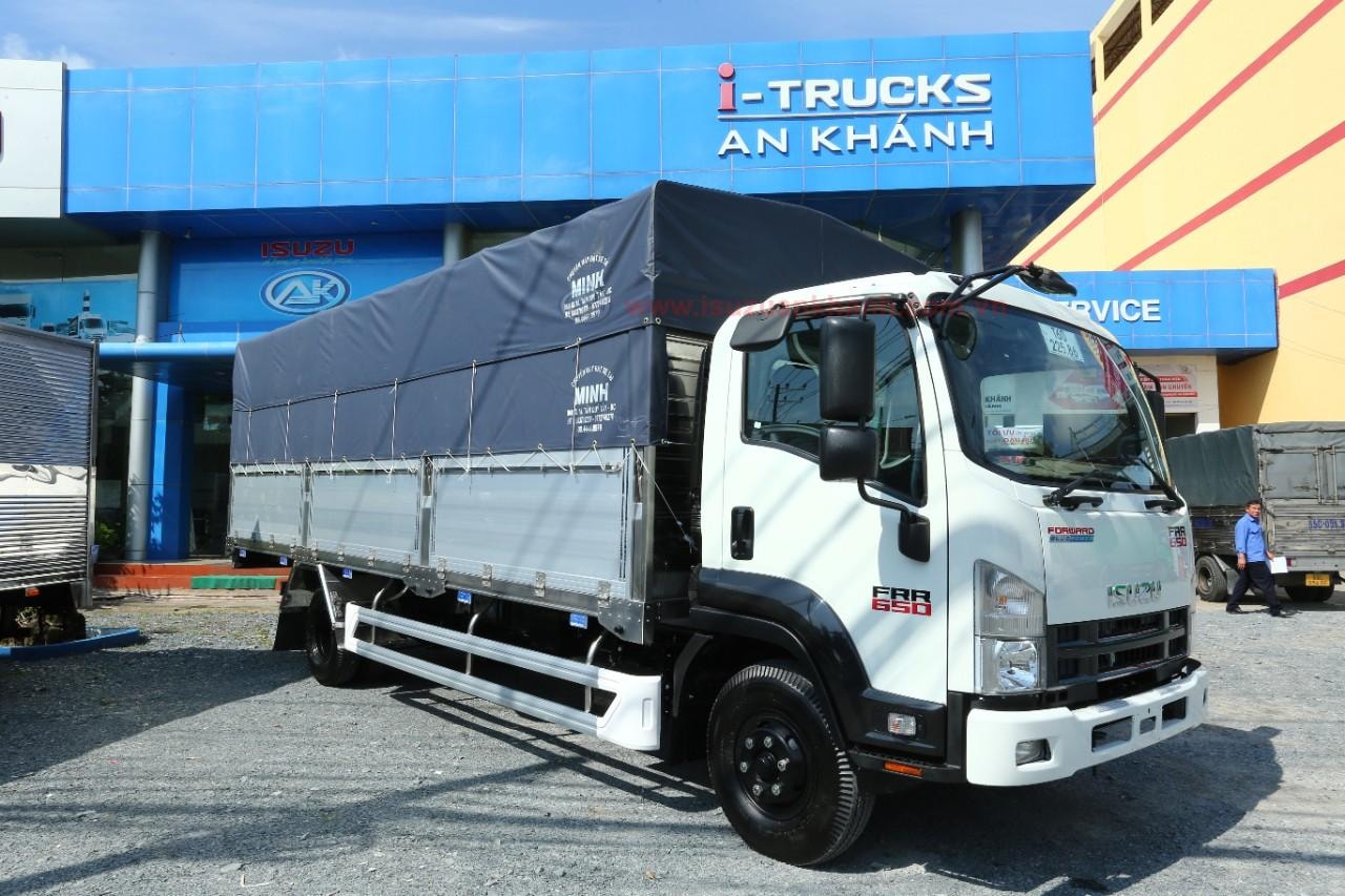 Chọn mua xe tải Isuzu mới 100% hay xe tải cũ trả góp?