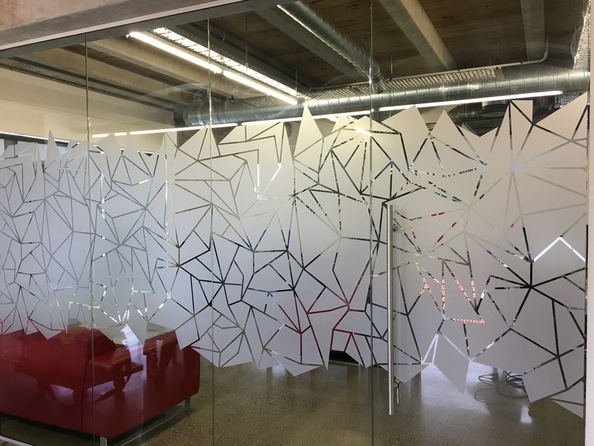 Dán Decal Cát Kính Văn Phòng Cần Thơ – Thiết Kế & Thi Công Trọn Gói Chuyên Nghiệp