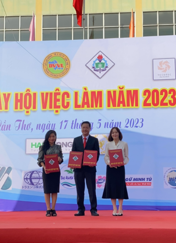 TƯ VẤN DU HỌC WORLD VISION KÍ KẾT MOU VỚI TRƯỜNG CAO ĐẲNG NGHỀ CẦN THƠ