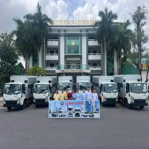 Isuzu An Khánh bàn giao lô xe chuyên dụng tập lái cho Trung Tâm Giáo Dục Nghề Nghiệp Đào Tạo Và Sát Hạch Lái Xe Chiến Thắng