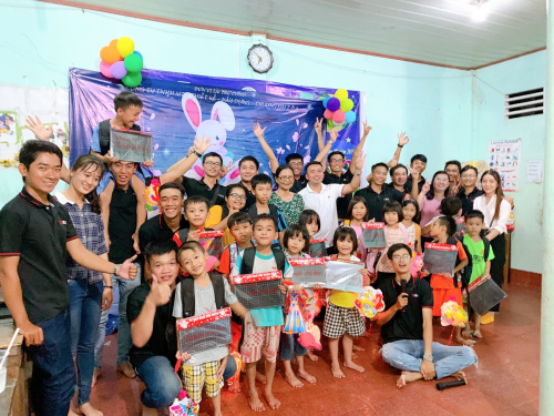 T.D.A Mừng Tết Trung thu cùng các trẻ em tại trung tâm Hoa Hướng Dương tỉnh Hậu Giang