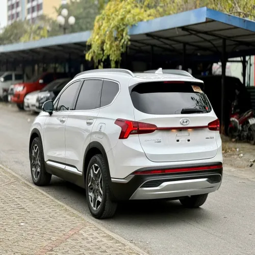 Thuê xe ô tô tự lái Quận 2 giá tốt, dịch vụ uy tín tại Bom Car