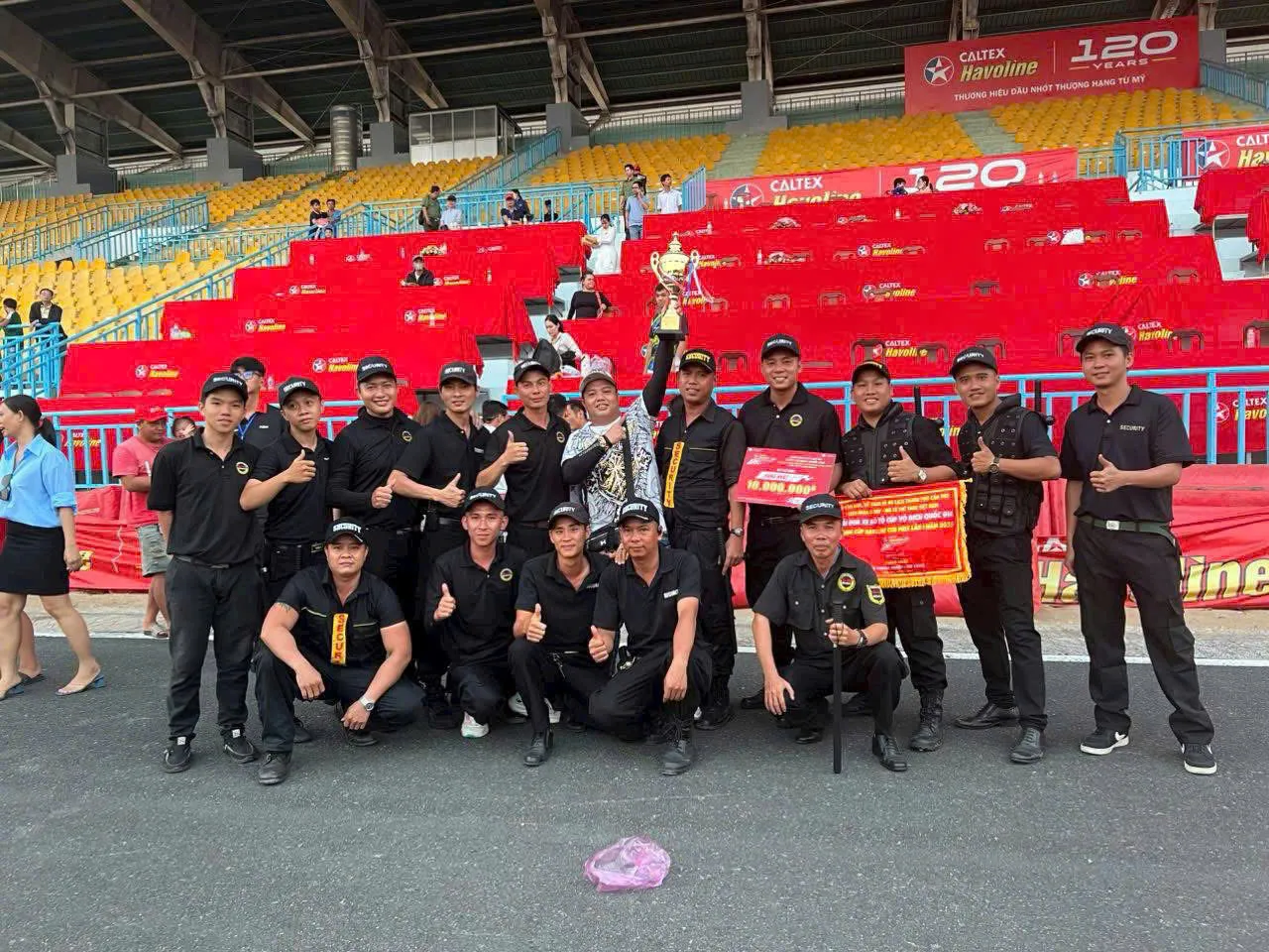 Bảo vệ Tài Hoa tham gia giữ sự kiện 30/04/2025