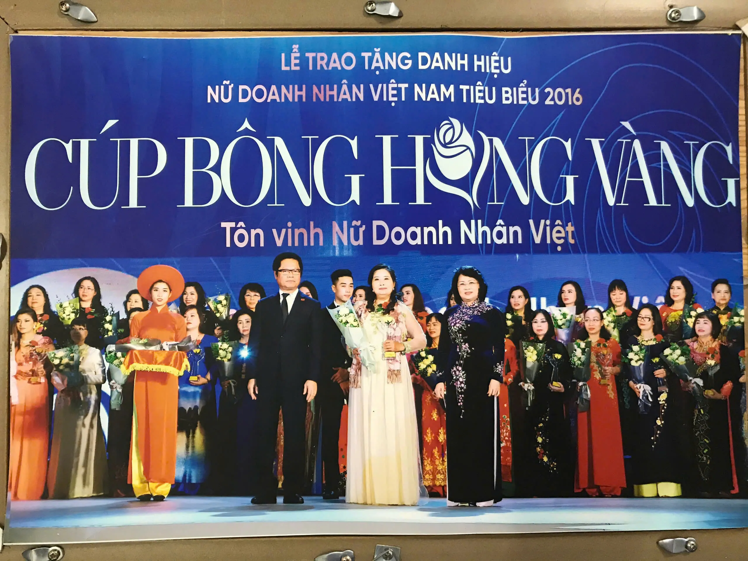 Đất Phương Nam Nhận Danh Hiệu “Cúp Bông Hồng Vàng 2016” Tôn Vinh Nữ Doanh Nhân Việt