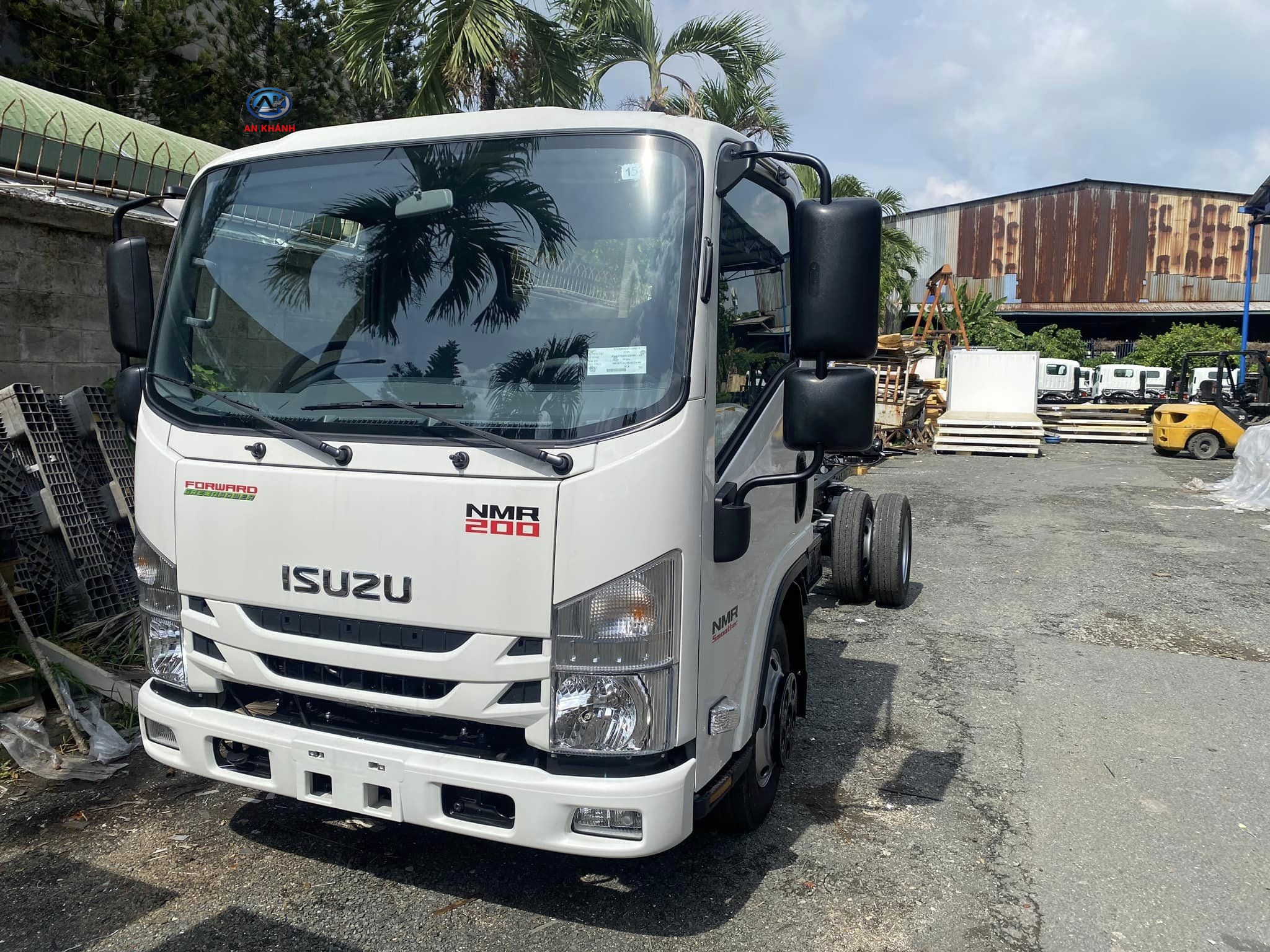 Khám phá xe tải Isuzu NMR200 2024 Euro 5 Số Tự Động | Isuzu NMR 200 AT